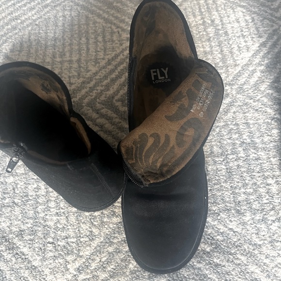 ‼️FLY LONDON NWOT‼️ SUEDE LUX ON TREND WEDGE MINI BOOT‼️ 1” platform 2” heel - Picture 3 of 6